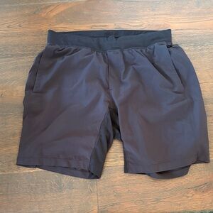 Men's Lululemon Athletic Shorts in Black size Large